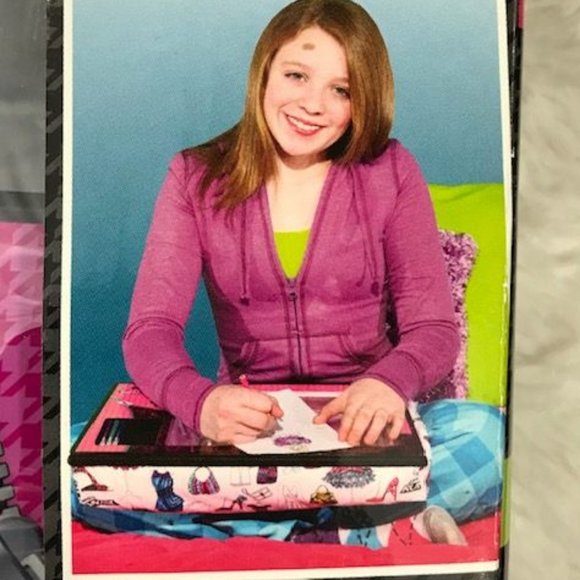 Project Runway Fashion Design Light-Box Lap Desk Set - Picture 3 of 16